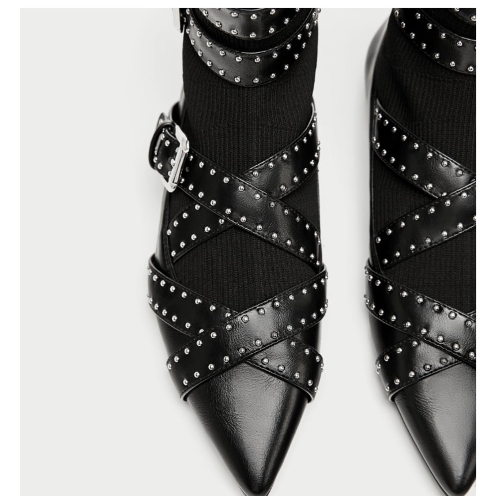 Buckled flat sock ankle books